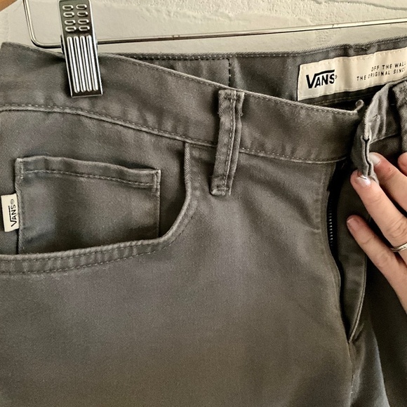 VANS Men’s Bermuda shorts Gray Relaxed fit Utility Skater Pockets Size 30 - Picture 4 of 9